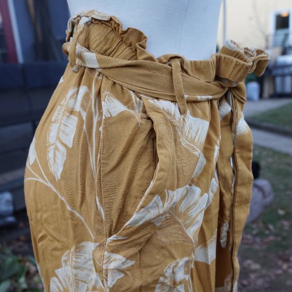 high waisted mustard leave patterned wide leg pants - Picture 4 of 6